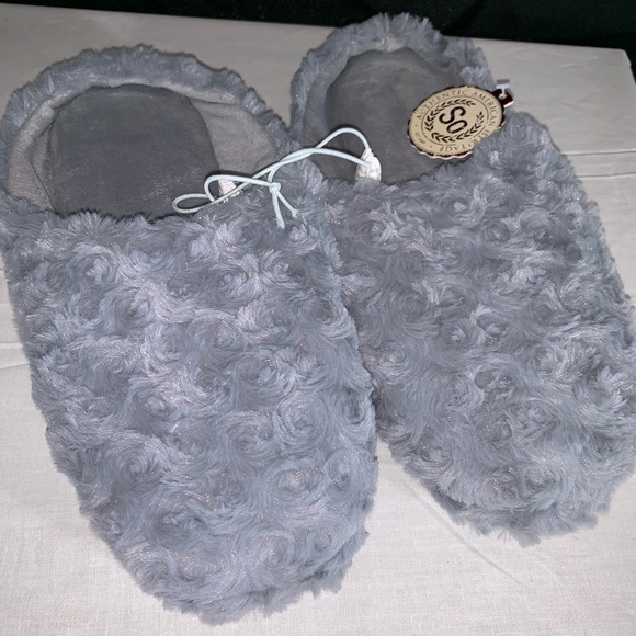 So By Kohl S Fuzzy Gray Slippers Nwt